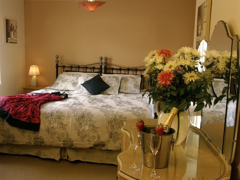 The Pelican Guesthouse Ashwellthorpe Екстер'єр фото