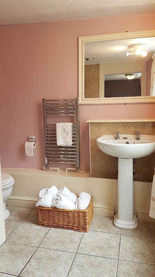 The Pelican Guesthouse Ashwellthorpe Екстер'єр фото