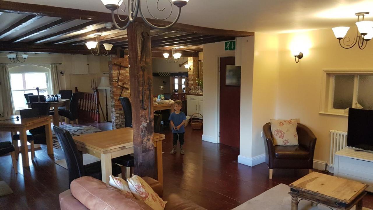 The Pelican Guesthouse Ashwellthorpe Екстер'єр фото