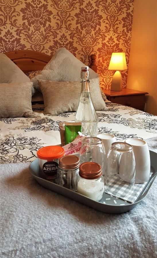 The Pelican Guesthouse Ashwellthorpe Екстер'єр фото