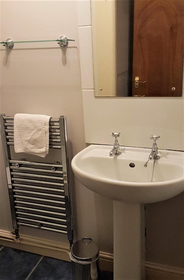 The Pelican Guesthouse Ashwellthorpe Екстер'єр фото